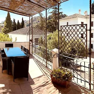 https://vistas-a-la-alhambra-estancia-magica.es-andalucia.com